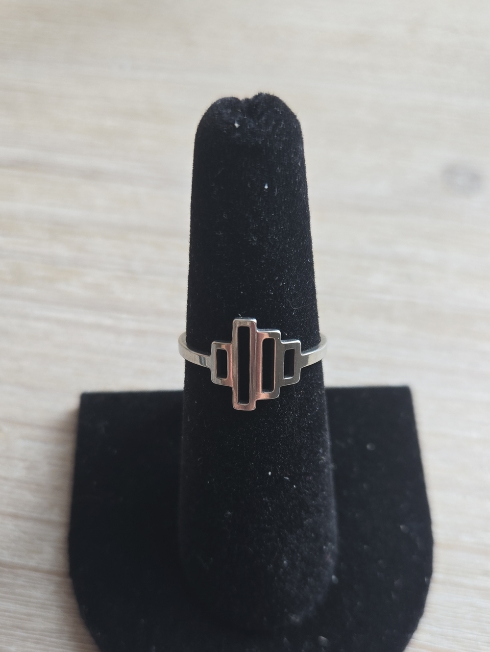 Silver Toned Ring With Design.Size 6